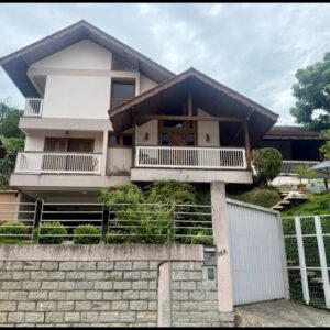 Casa no Bairro Escola Agrícola em Blumenau com 3 Dormitórios (2 suítes)